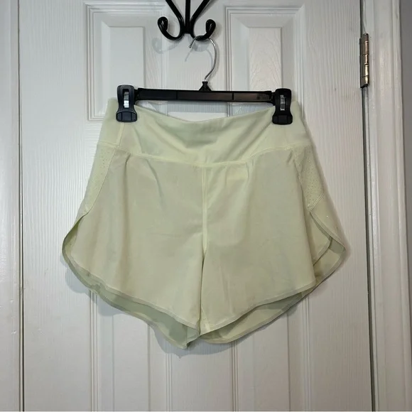 Athleta Run With It 4.5” Short in Tequila Green - Size XS - Picture 5 of 10